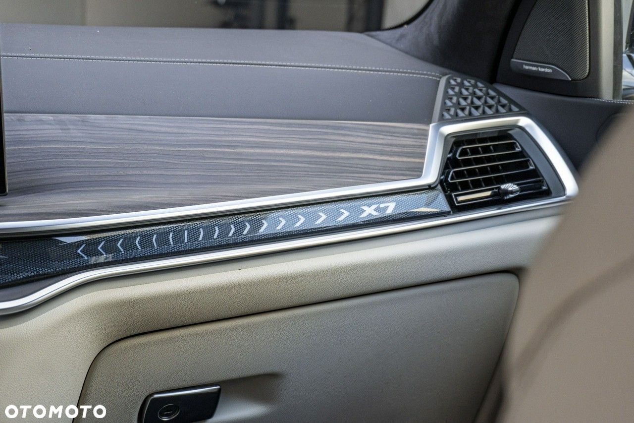 BMW X7 - 25