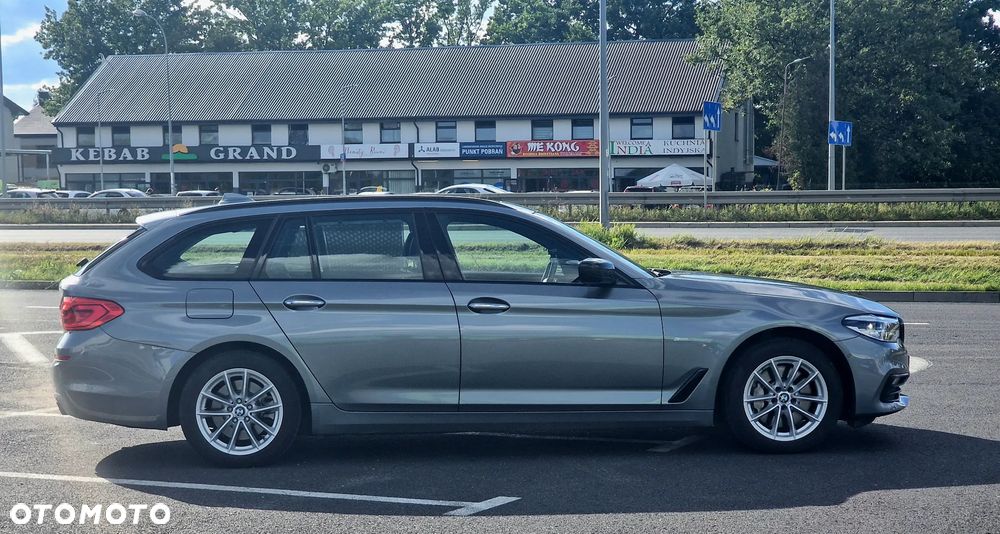 BMW Seria 5 525d Sport Line - 9