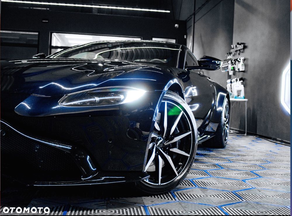 Aston Martin Vantage - 4