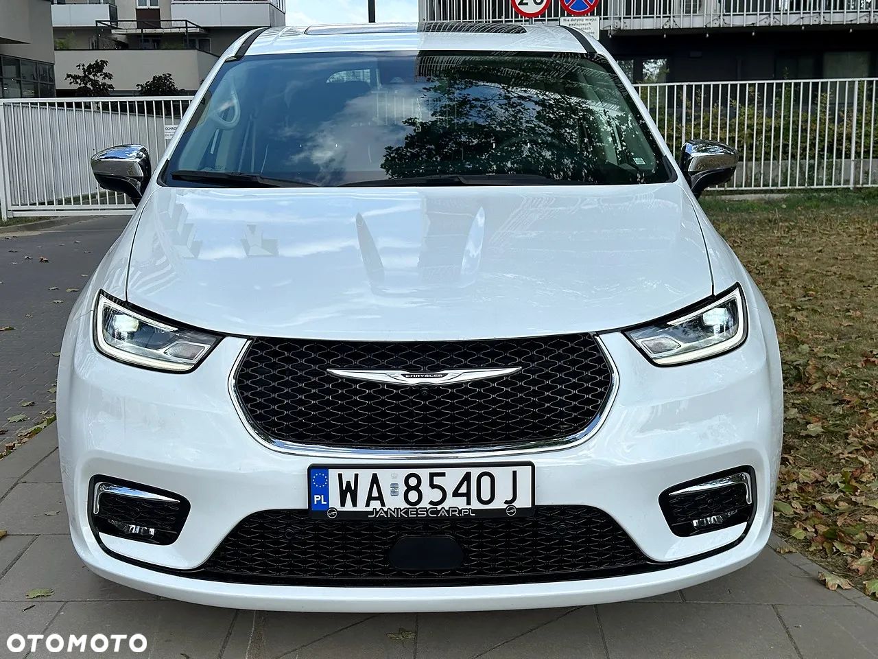 Chrysler Pacifica - 1