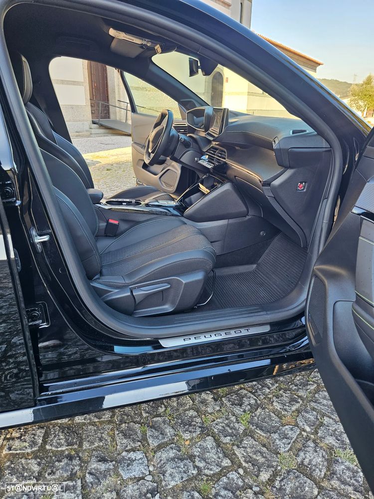 Peugeot e-208 GT - 16