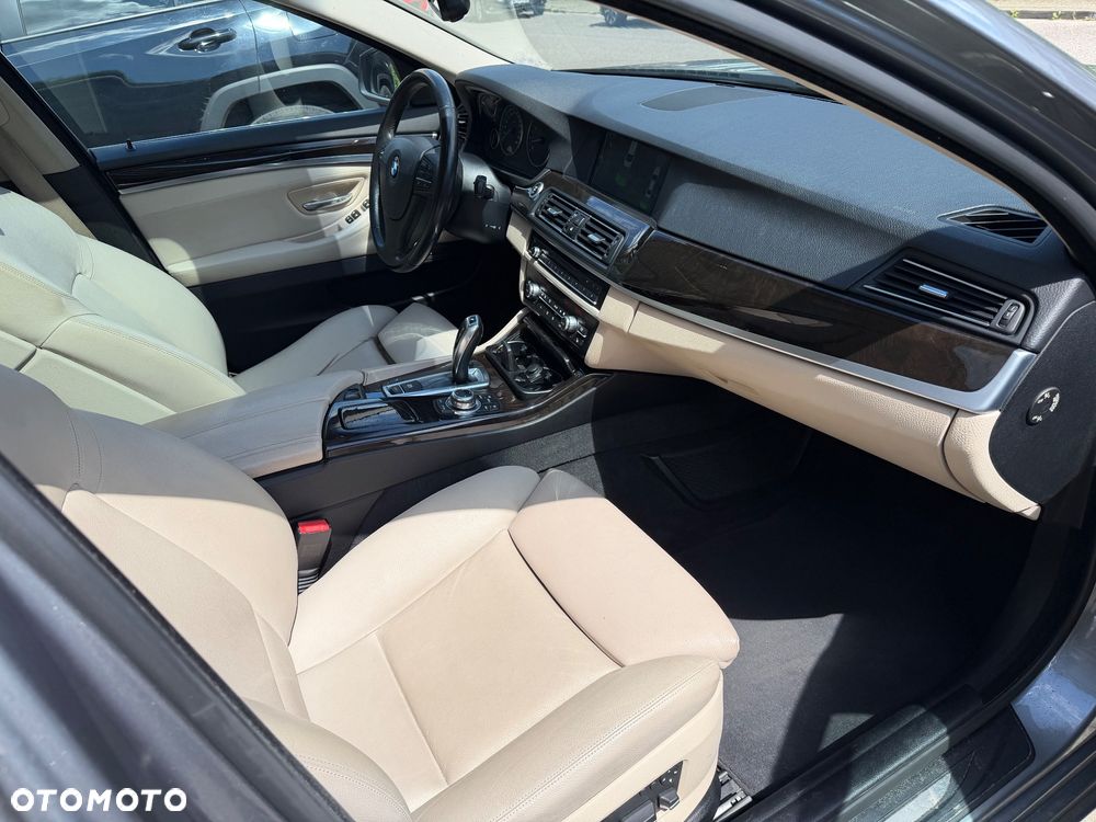 BMW Seria 5 523i - 14