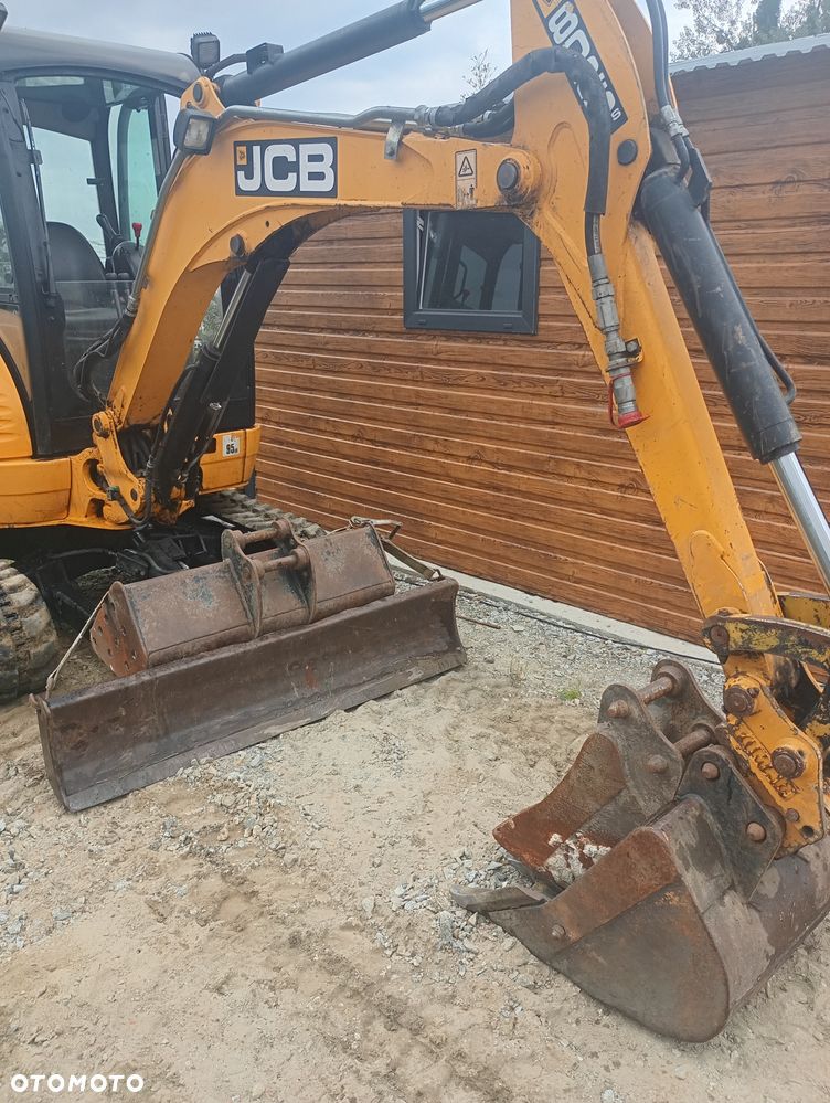 JCB 8025 - 3
