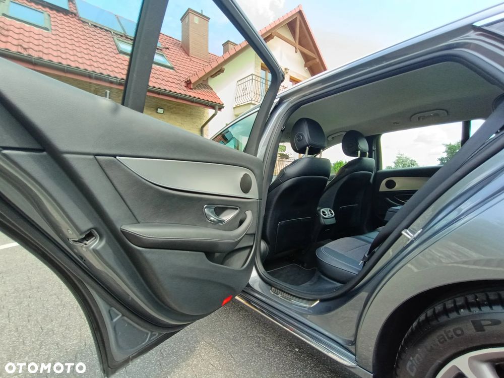 Mercedes-Benz Klasa E 200 CGI BlueEFFICIENCY Automatik Avantgarde - 27