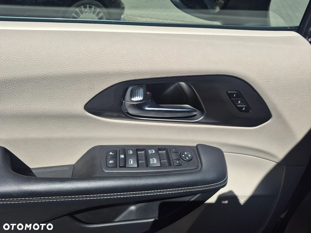 Chrysler Pacifica - 20