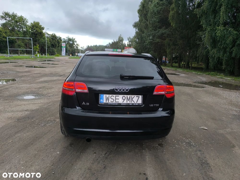 Audi A3 Sportback 1.6 TDI DPF Attraction - 4