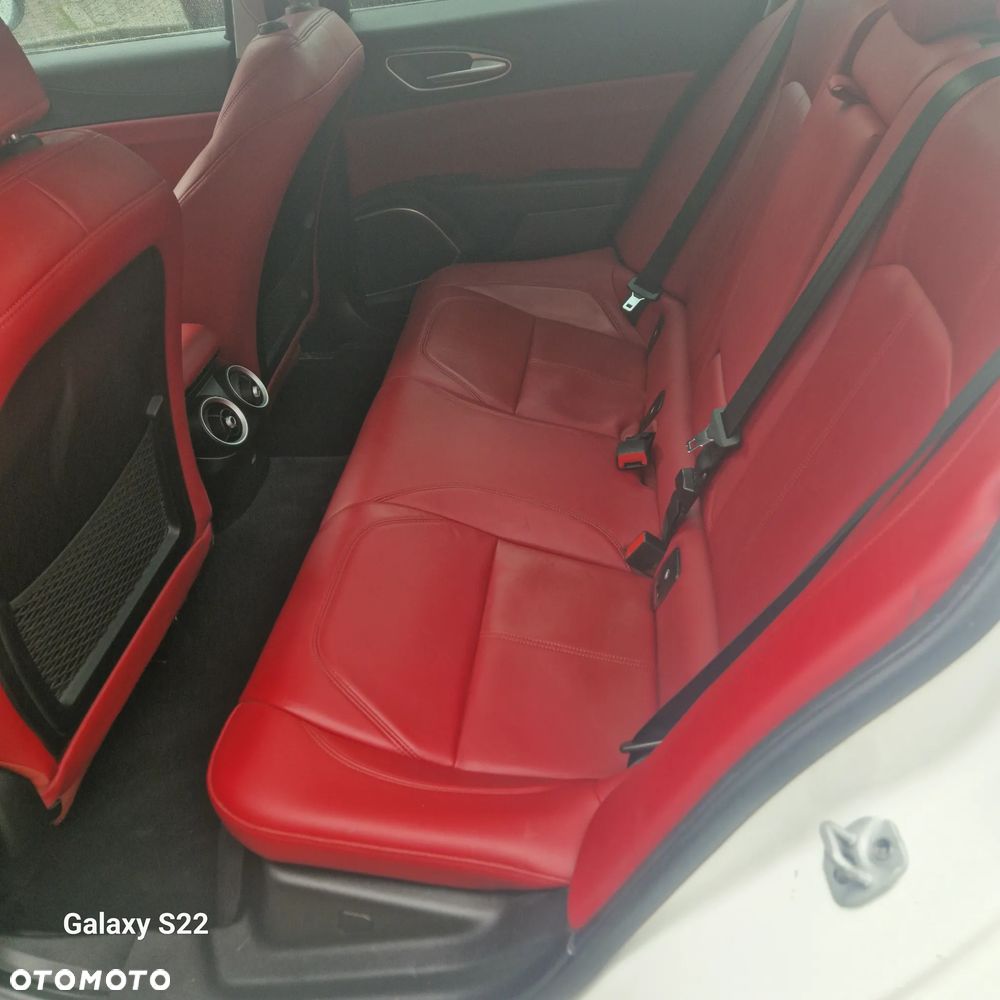 Alfa Romeo Giulia - 8