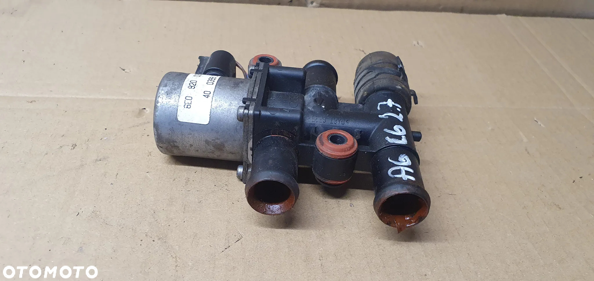 Dodatkowa pompka obiegu wody elektrozawór Audi A6 C6 2.7 TDI 8E0820036 8E0820035B - 2