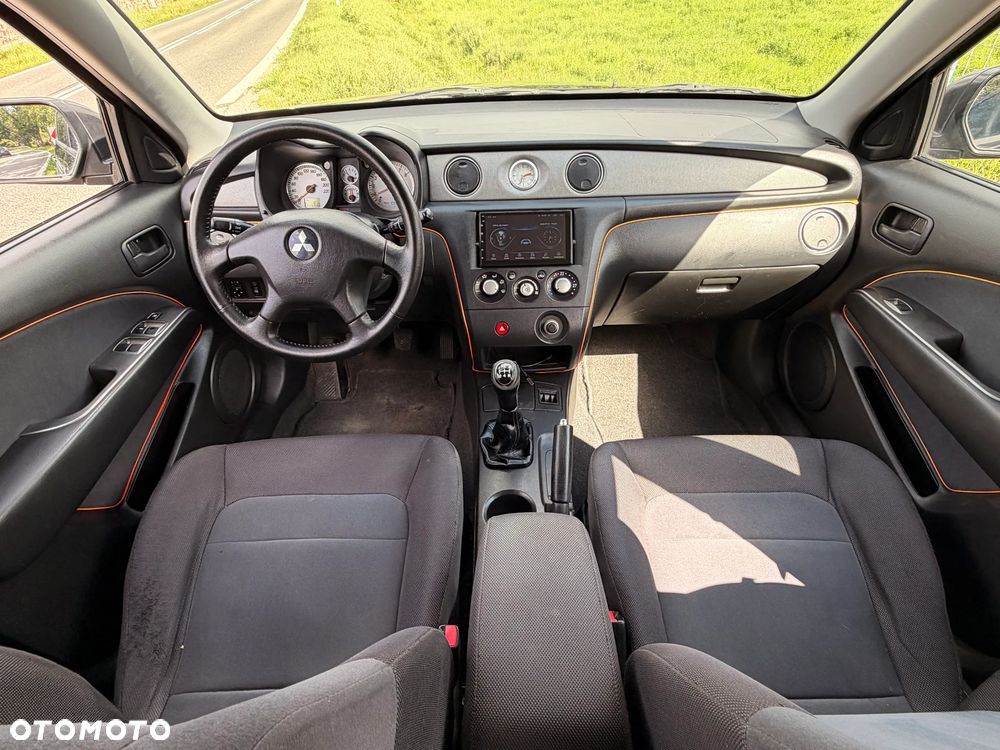 Mitsubishi Outlander - 13