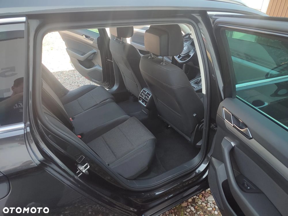 Volkswagen Passat 2.0 TDI (BlueMotion Technology) Highline - 23