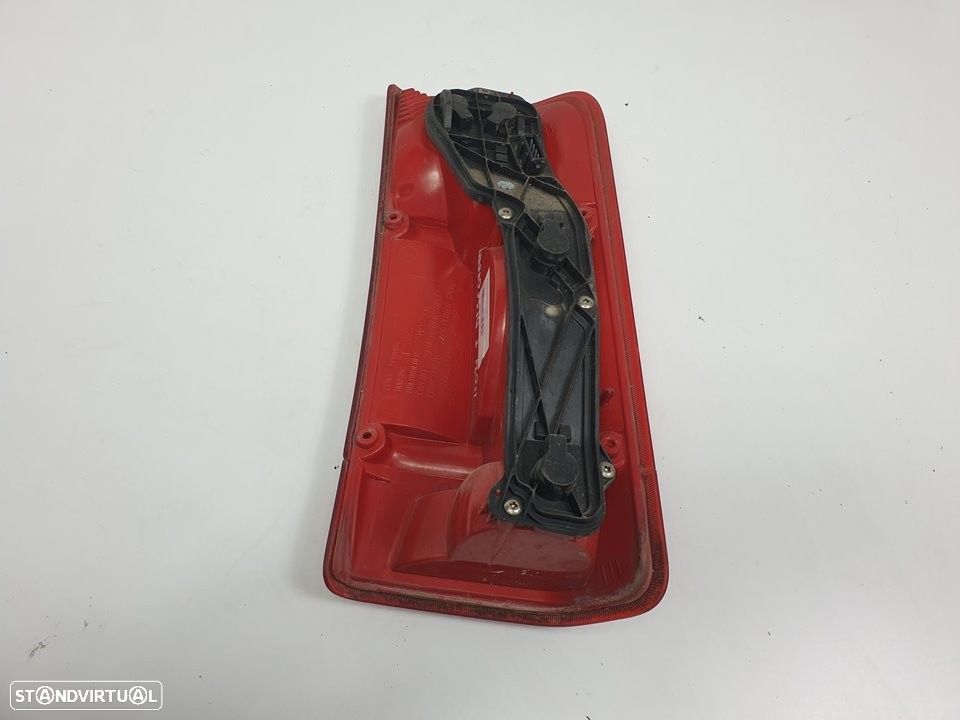 FAROLIM TRASEIRO ESQUERDO LAND ROVER DISCOVERY II 2001 - - 1