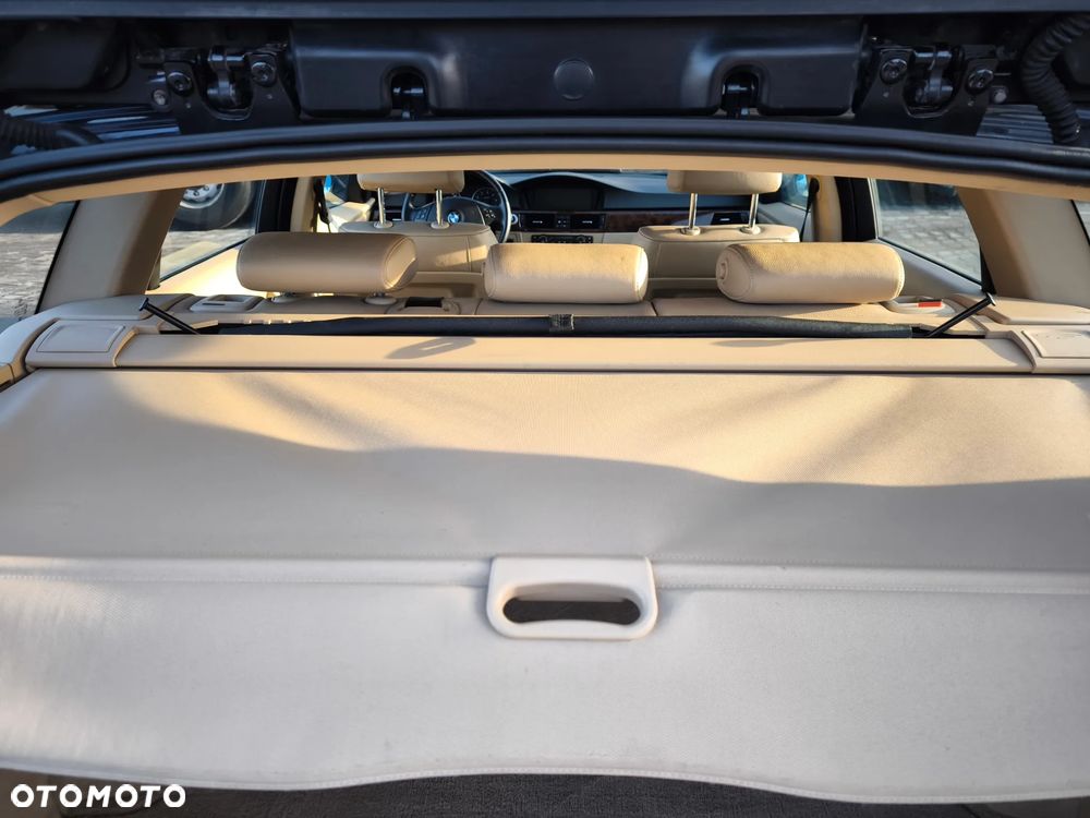 BMW Seria 3 330xi - 25
