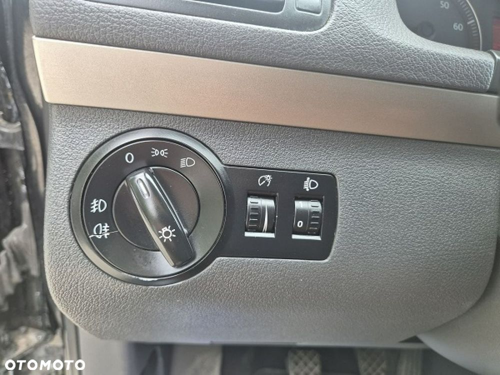 Volkswagen Touran 1.4 TSI Cross - 28