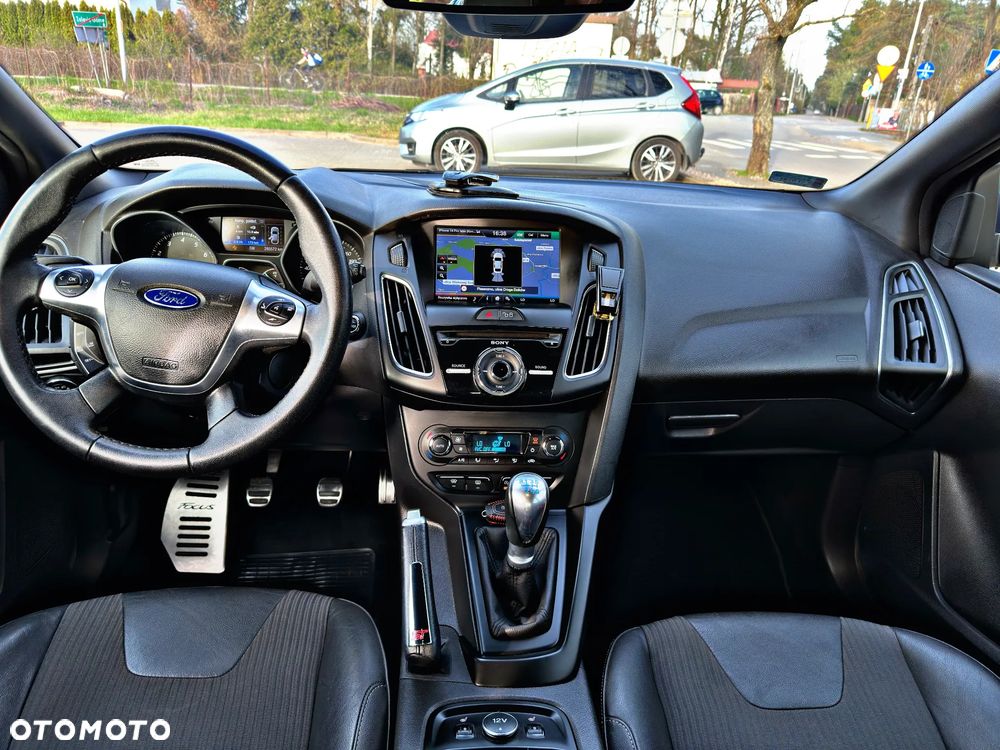 Ford Focus 1.6 EcoBoost Titanium - 28