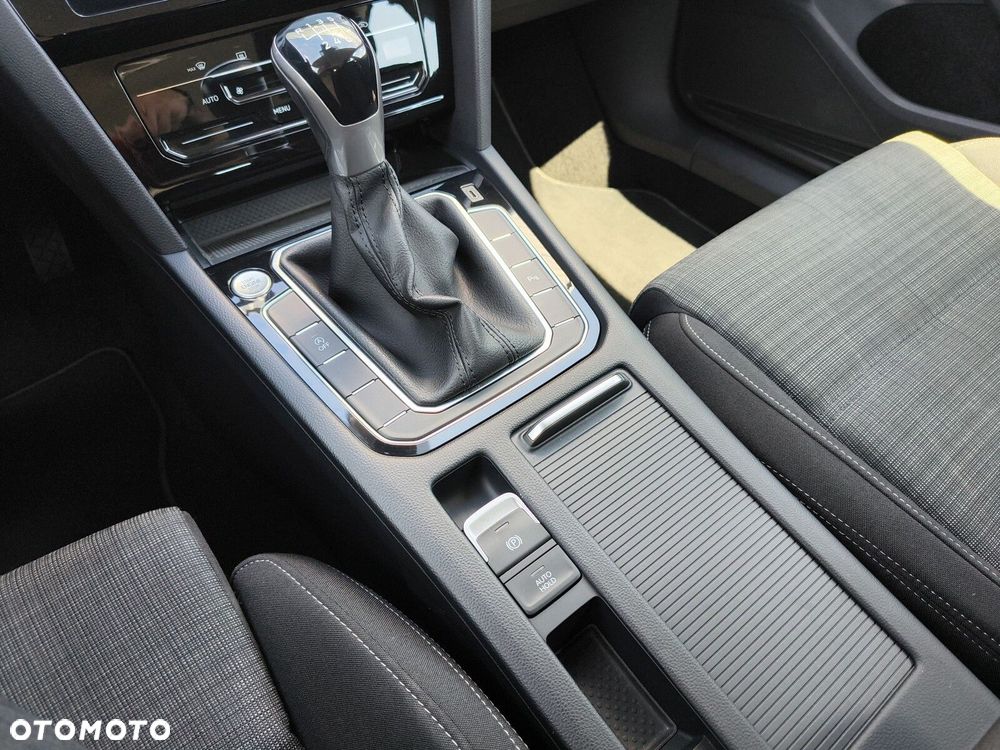 Volkswagen Passat - 26