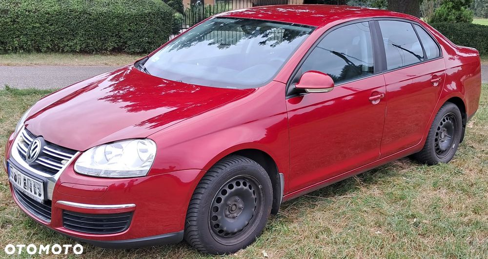 Volkswagen Jetta 1.6 FSI Trendline - 1