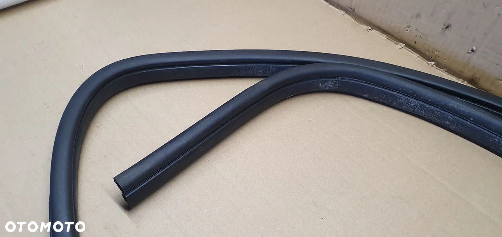Uszczelka klapy bagażnika tył tylna Ford Focus MK2 Lift Kombi - 2