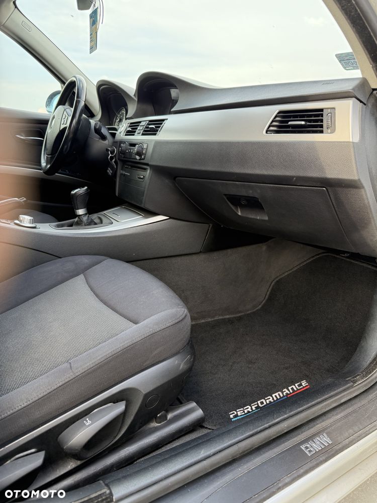 BMW Seria 3 318d - 11
