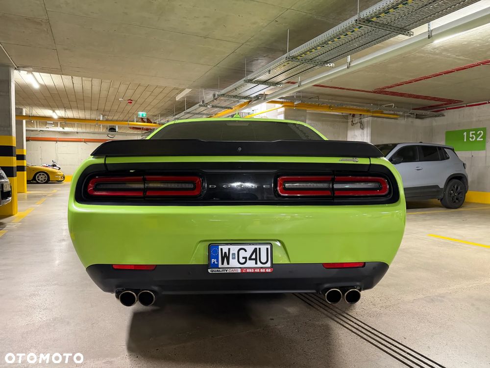 Dodge Challenger - 19
