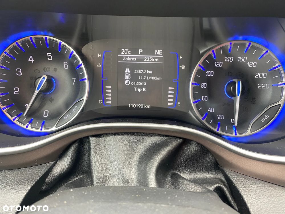 Chrysler Pacifica - 12
