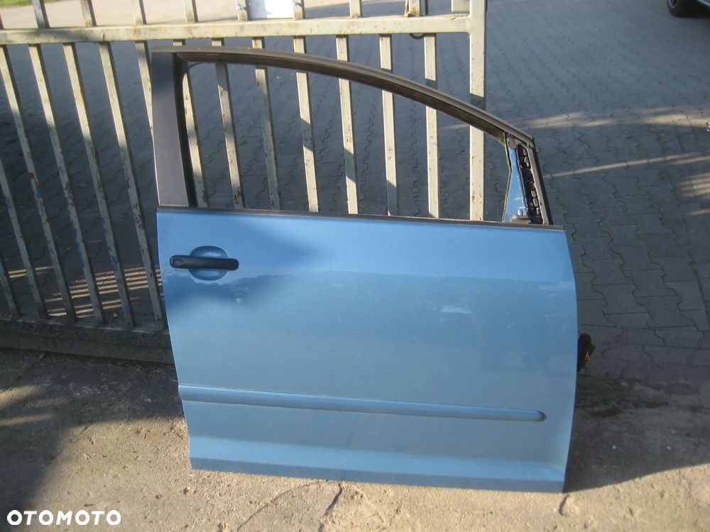 vw golf V 5 plus drzwi przód prawe kod lakieru LA5S
