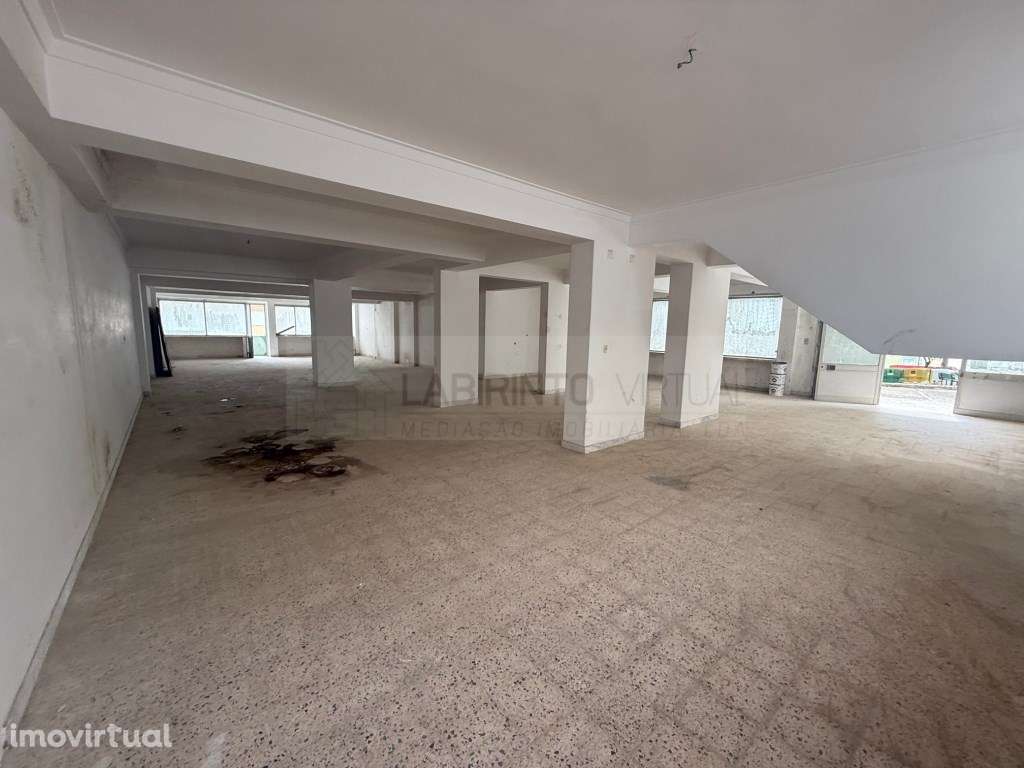 Vende-se Loja com acesso direto para a rua, em Agualva-Cacém, Sintra - Grande imagem: 3/10