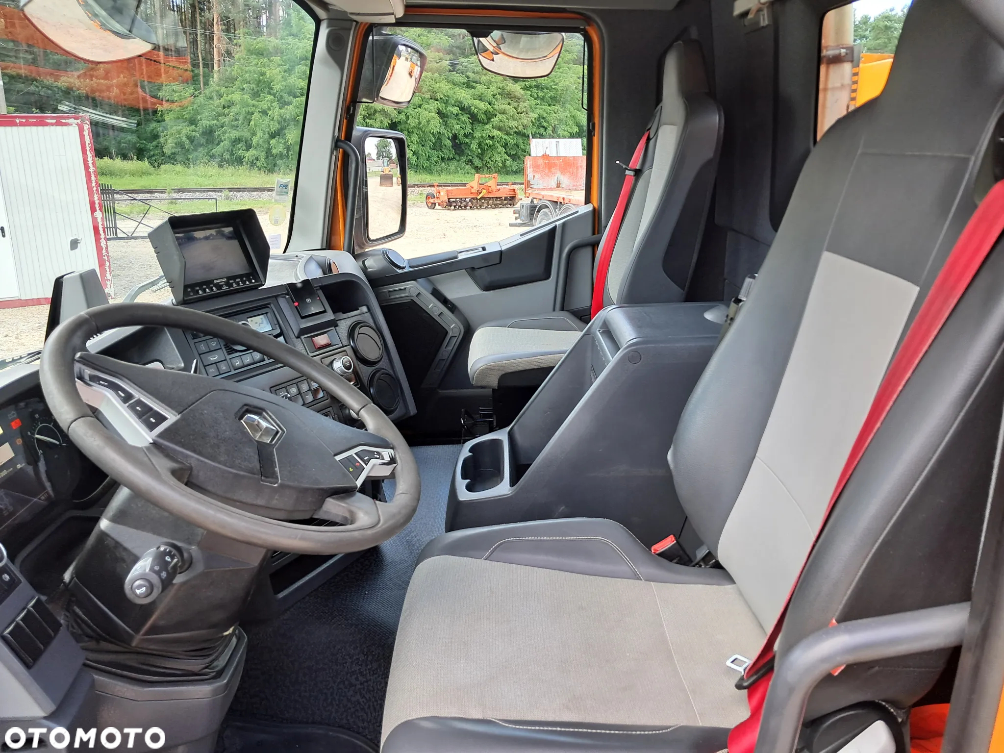 Renault C460 wywrotka 6x4 hydroburta - 23