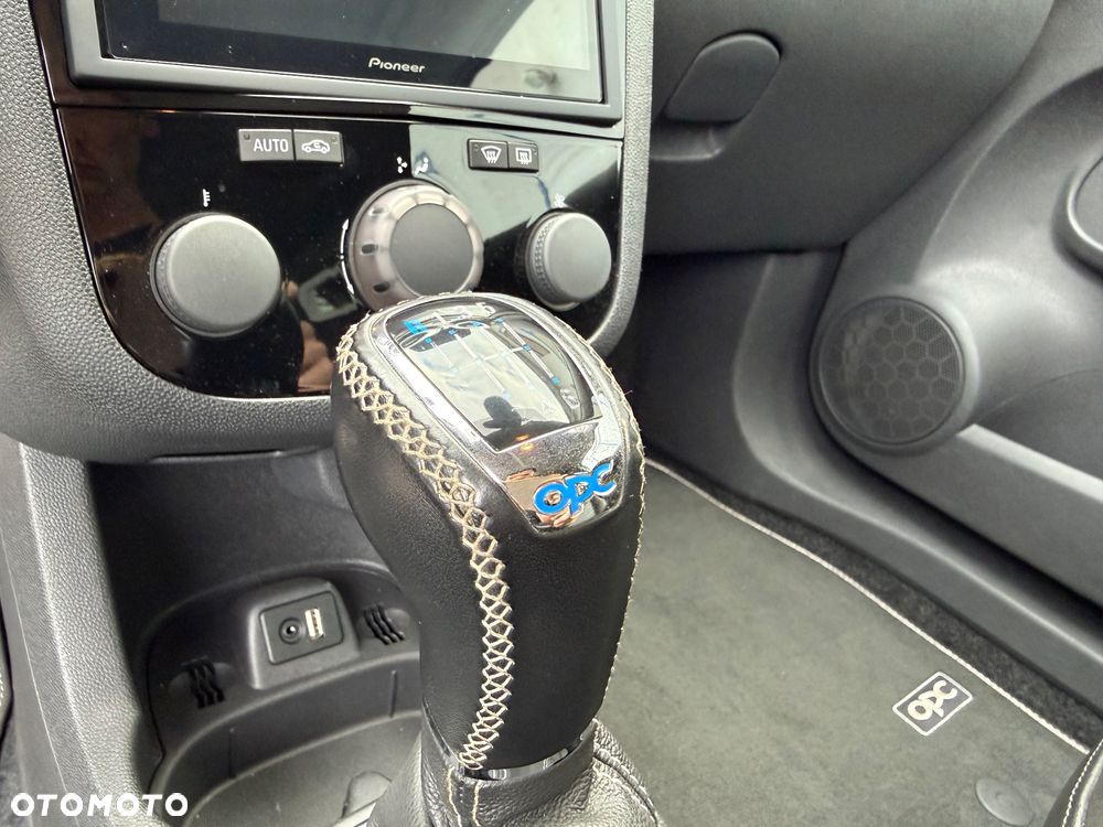 Opel Corsa 1.6 T OPC - 15