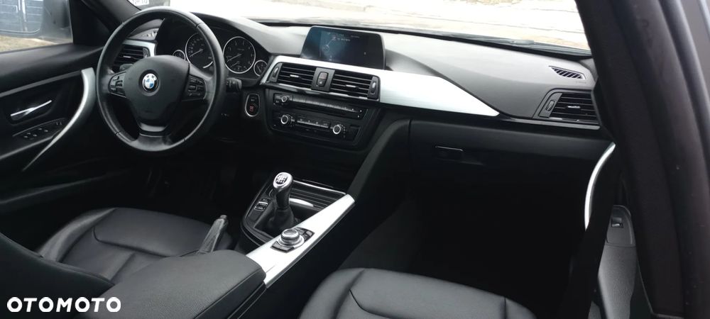 BMW Seria 3 318d DPF Edition Sport - 9