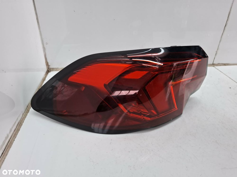 LEWA LAMPA TYLNA TYŁ BMW F70 5A36177 LED - 4
