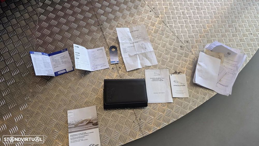 Jaguar XE 2.0 D R-Sport - 50