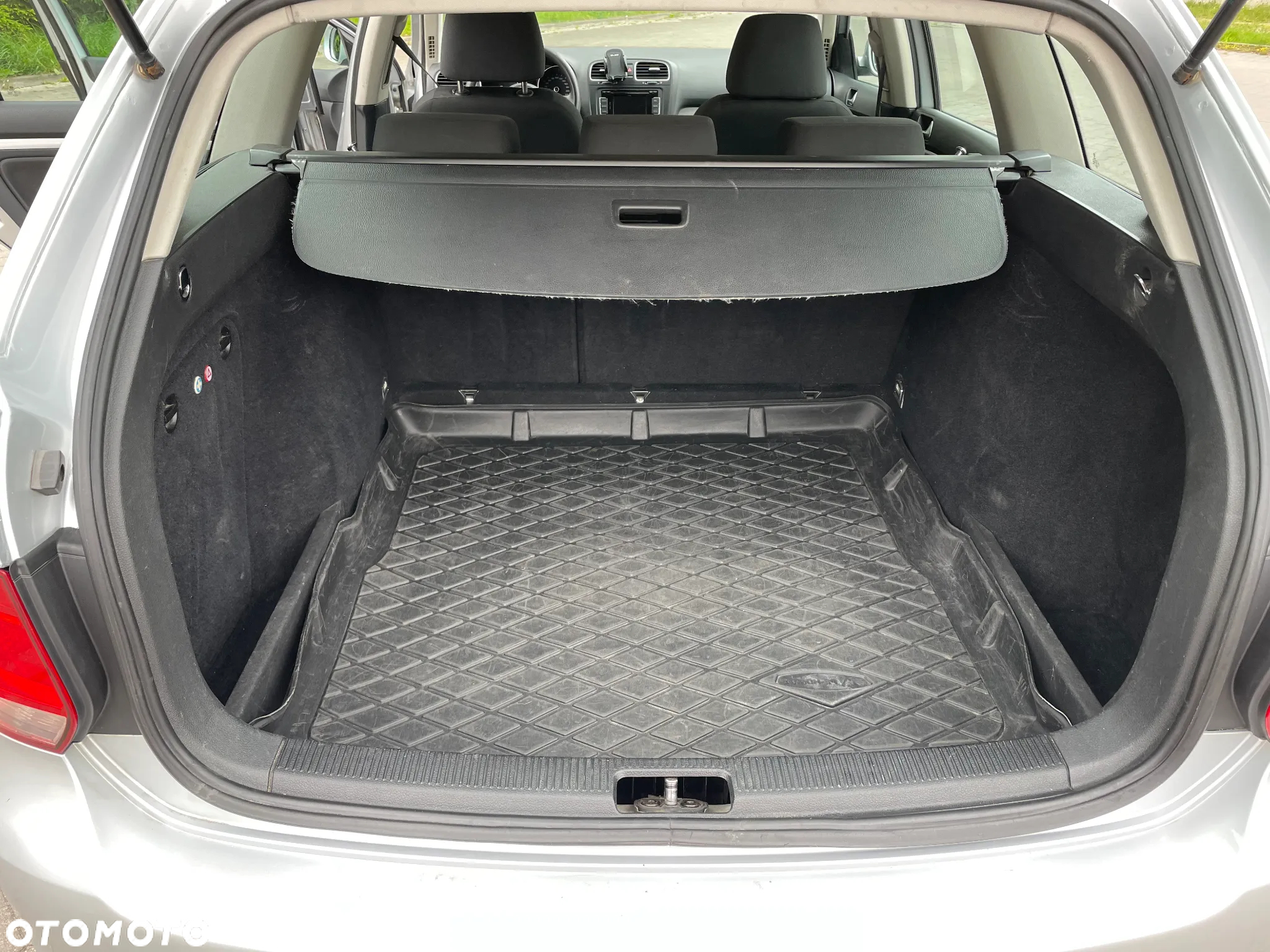 Volkswagen Golf 1.6 TDI BlueMotion Technology Comfortline - 12