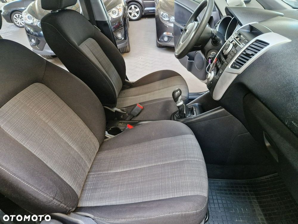 Kia Venga - 21