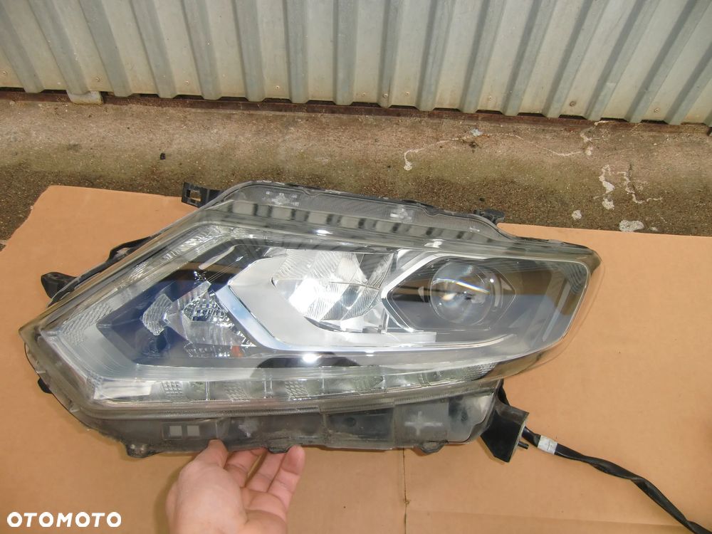 Lampa lewa Nissan X TRAIL T32 FULL LED Europa 2014 R ładna - 1