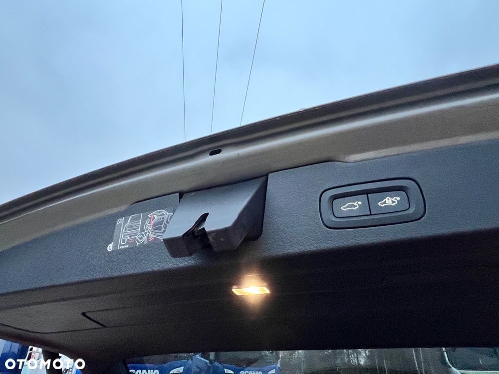 Volvo V60 Cross Country T5 AWD Geartronic Momentum Pro - 26
