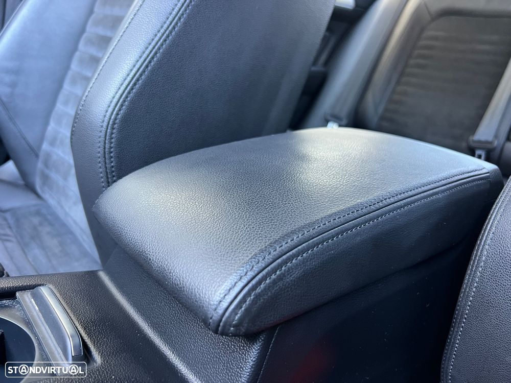 VW Passat 2.0 TDI Confortline DSG - 38