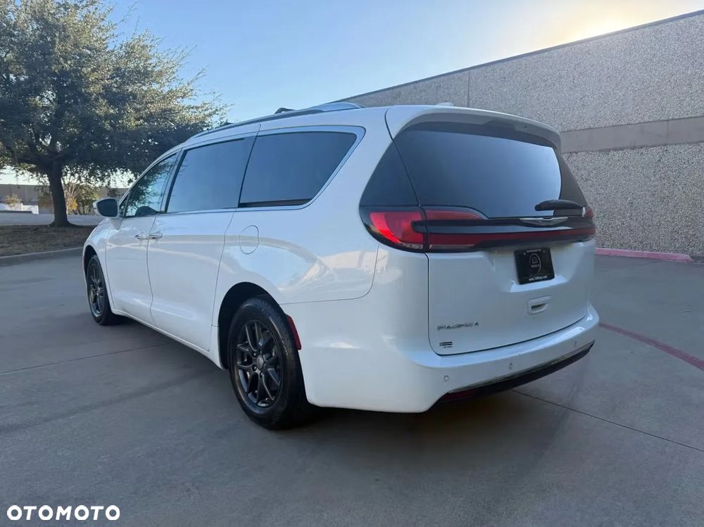 Chrysler Pacifica - 2