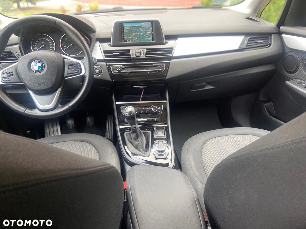 BMW Seria 2 218i - 10