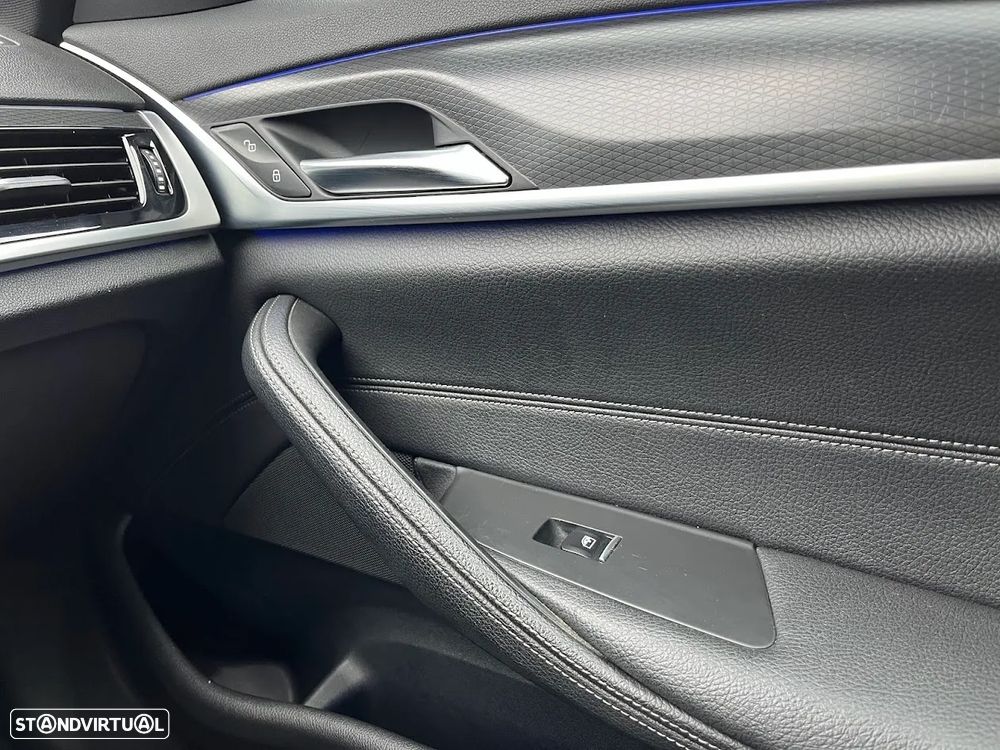 BMW 520 d Pack Desportivo M Auto - 22