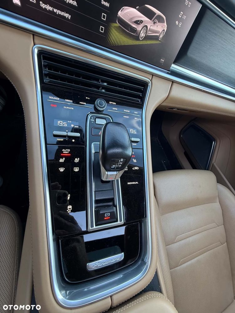 Porsche Panamera 4 Platinum Edition - 11