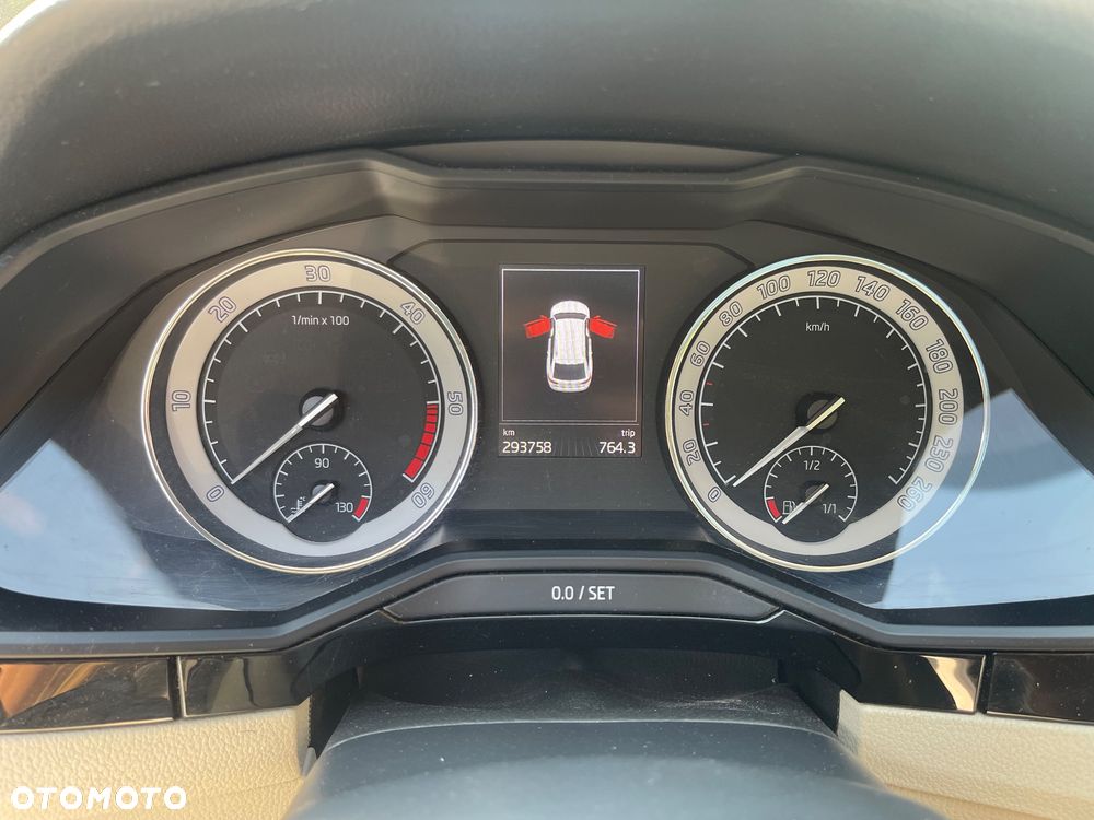 Skoda Superb 2.0 TDI L&K DSG - 10