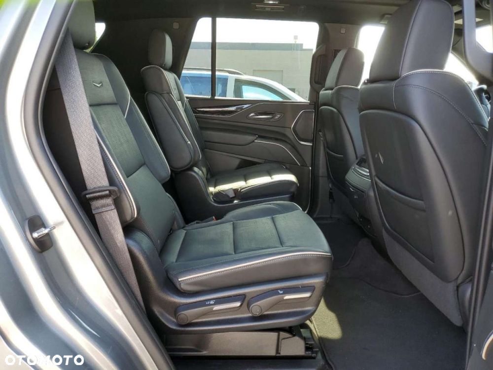 Cadillac Escalade - 12