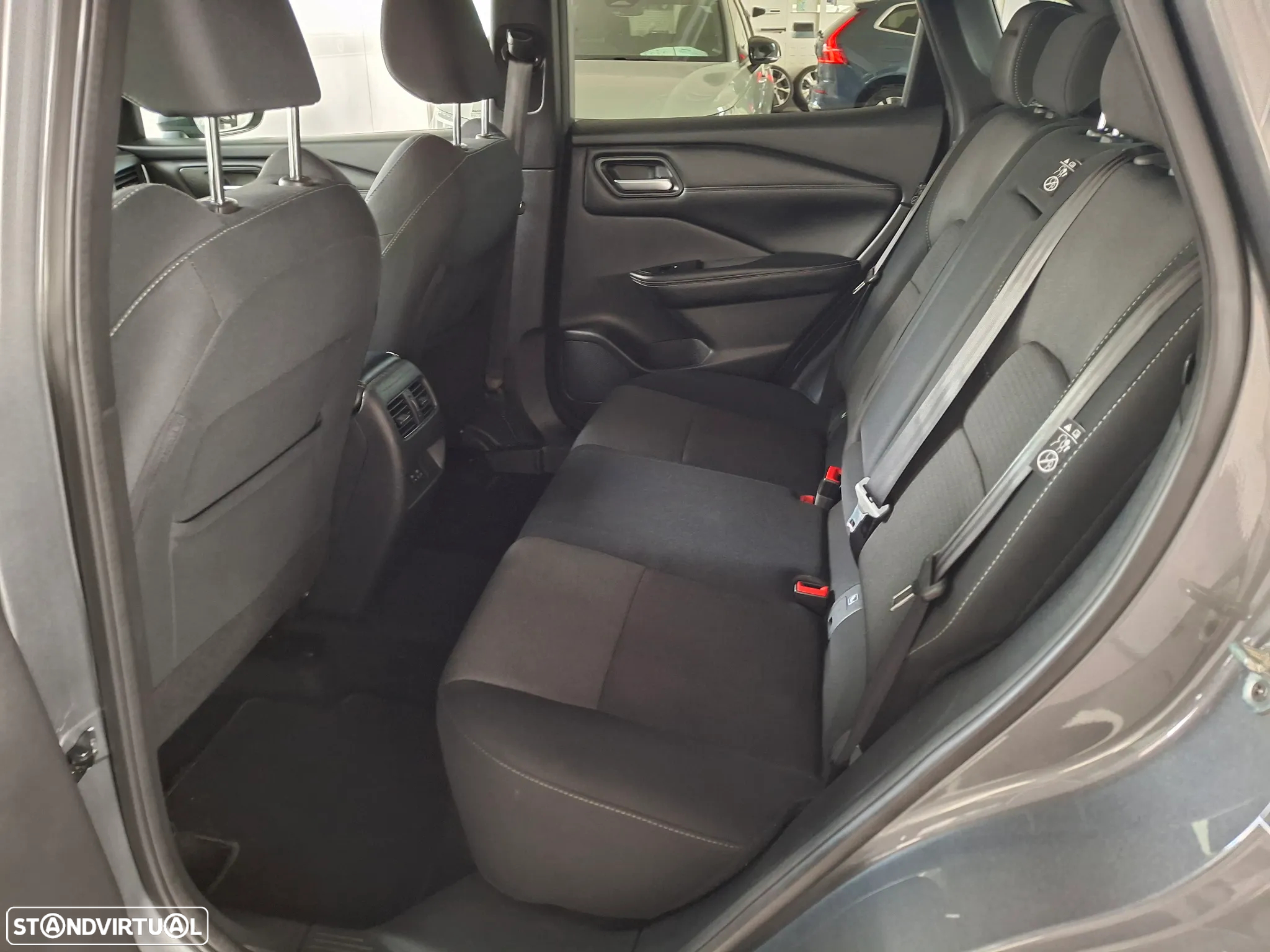 Nissan Qashqai 1.3 DIG-T N-Connecta LED+TT+SKY Xtronic - 6