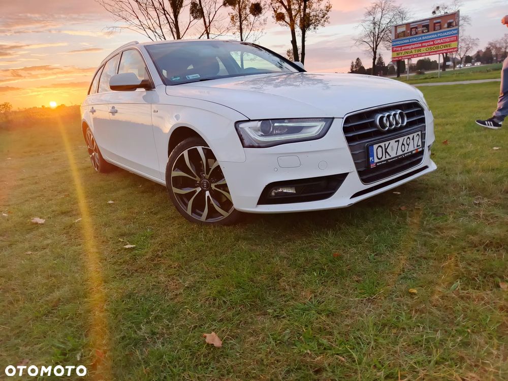 Audi A4 Avant 2012 photo 2