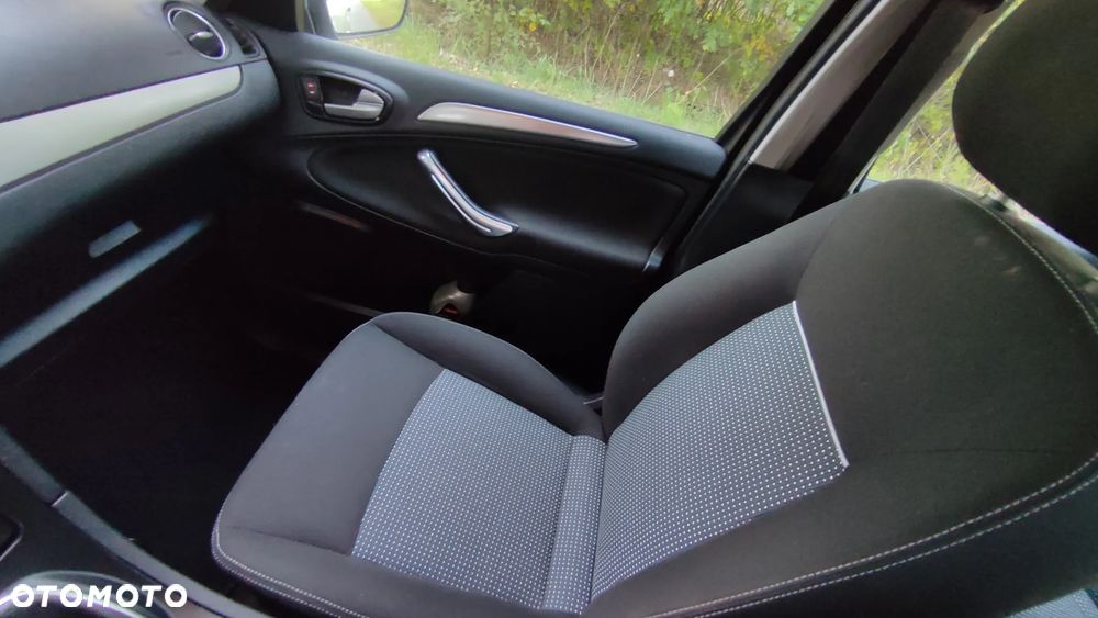 Ford Galaxy 2.0 TDCi Ghia - 16
