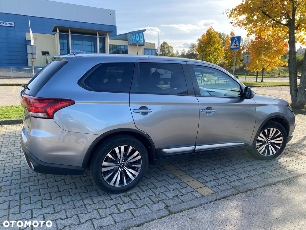 Mitsubishi Outlander - 4