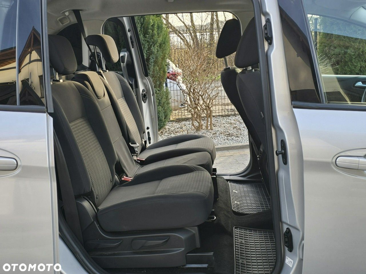 Ford Grand C-MAX - 10