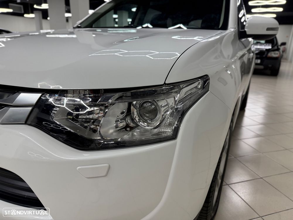 Mitsubishi Outlander 2.2 DI-D Intense - 12
