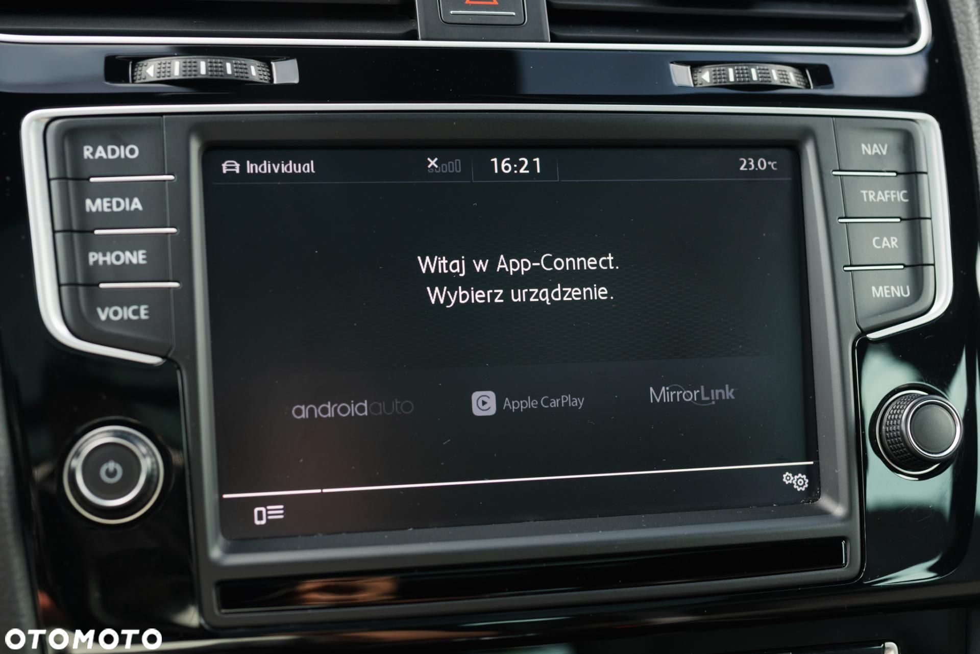 Volkswagen Golf - 22