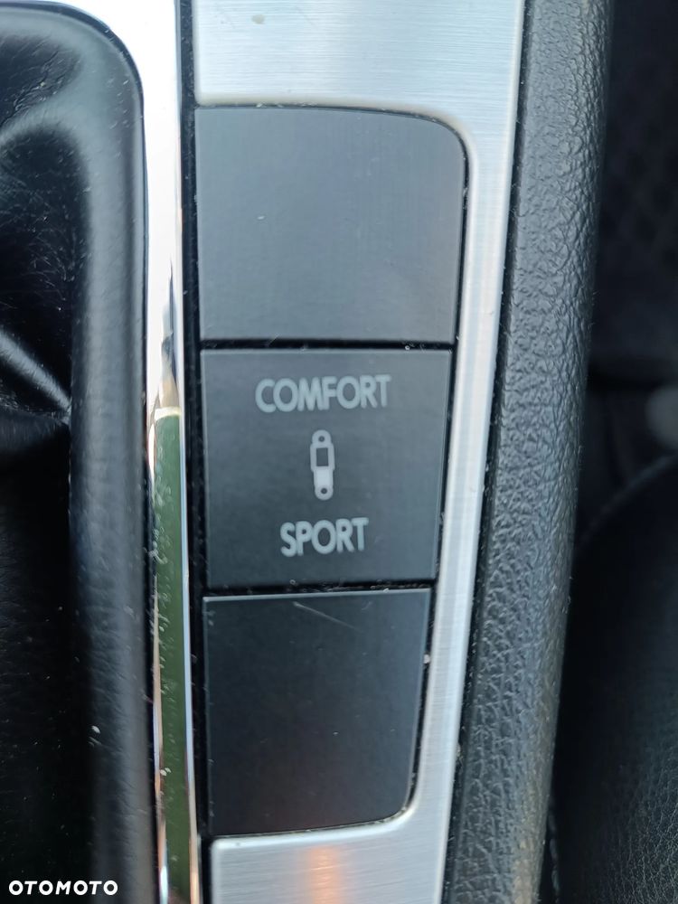 Volkswagen Passat 2.0 TDI DPF Highline - 19